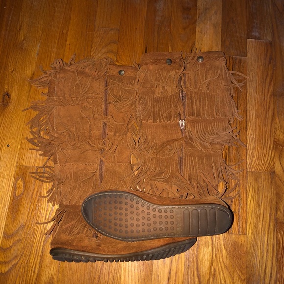 Minnetonka Shoes - Size 8 fringe boots